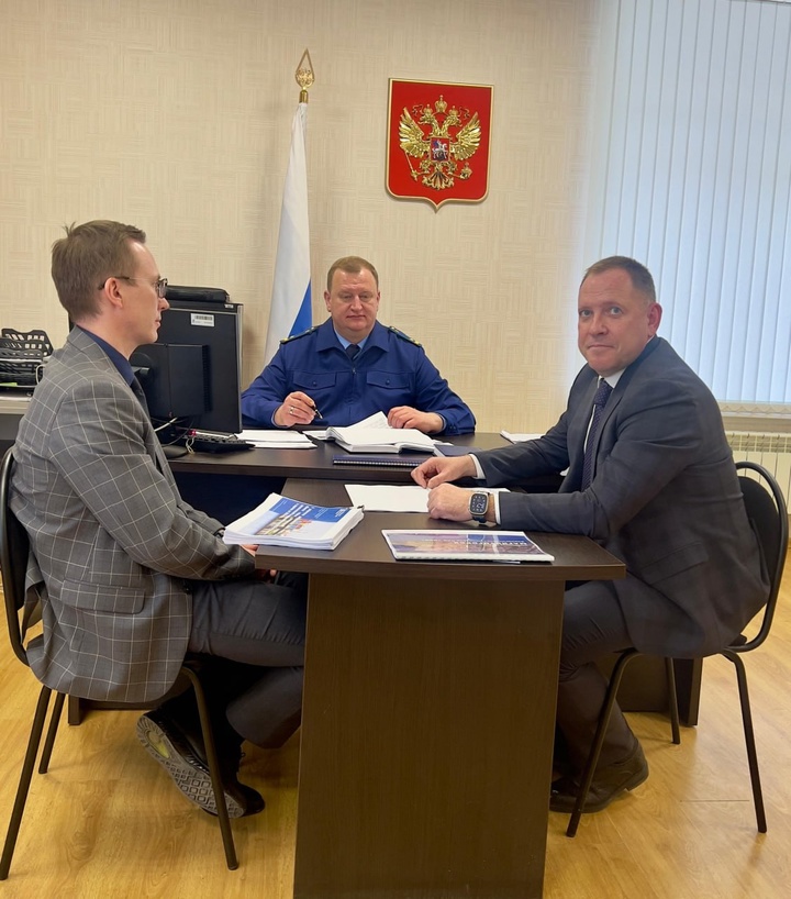 Директор по охране труда, промышленной безопасности и экологии провел рабочую встречу с Магнитогорским природоохранным прокурором