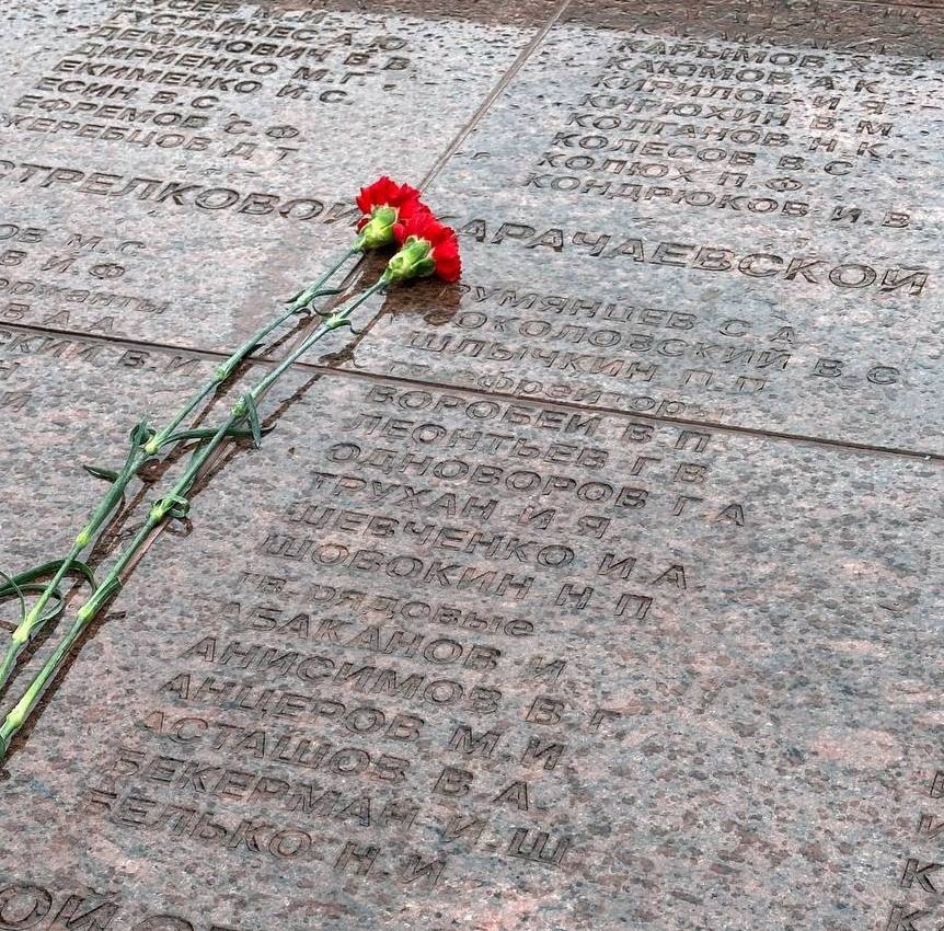 Молодёжь ЛУКОЙЛа почтила память погибших гвардейцев в ВОВ