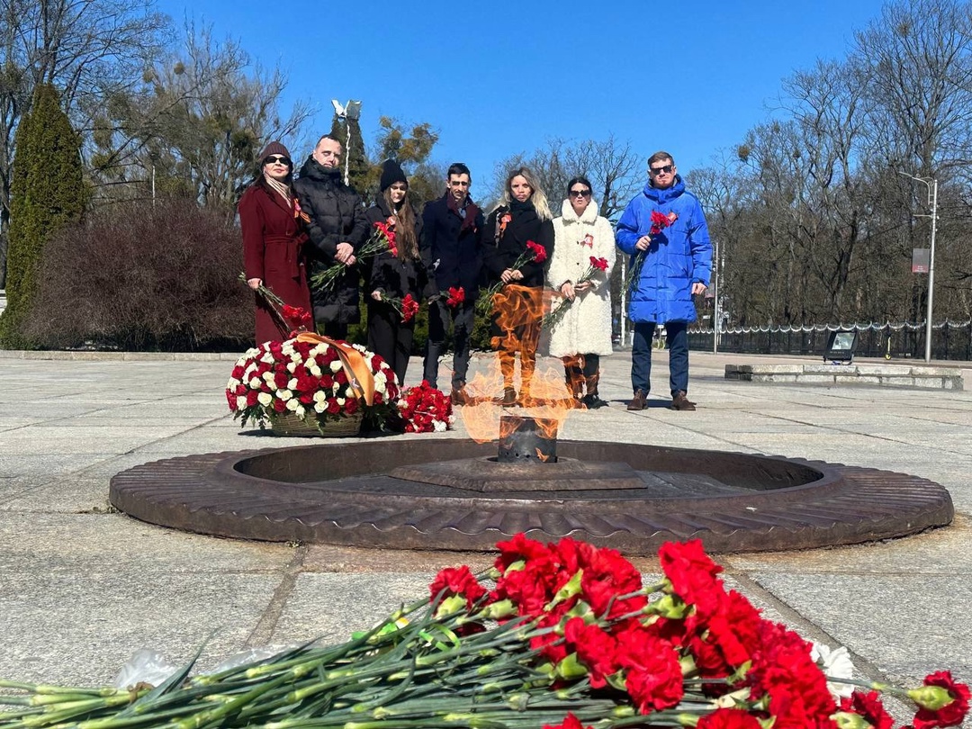 Молодёжь ЛУКОЙЛа почтила память погибших гвардейцев в ВОВ