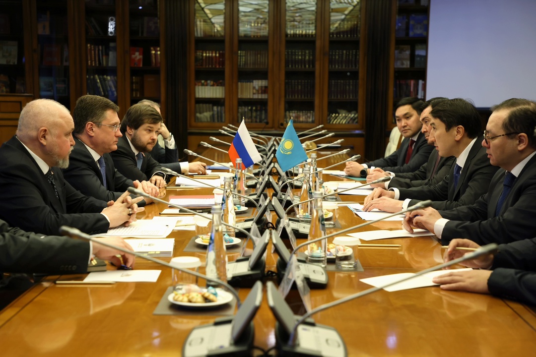 Александр Новак встретился с советником президента Казахстана Магзумом Мирзагалиевым и министром энергетики Казахстана Ерланом Аккенженовым