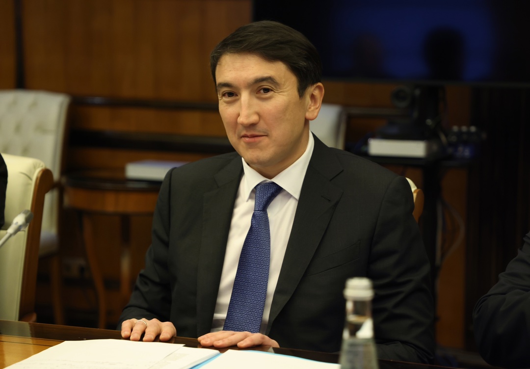 Александр Новак встретился с советником президента Казахстана Магзумом Мирзагалиевым и министром энергетики Казахстана Ерланом Аккенженовым