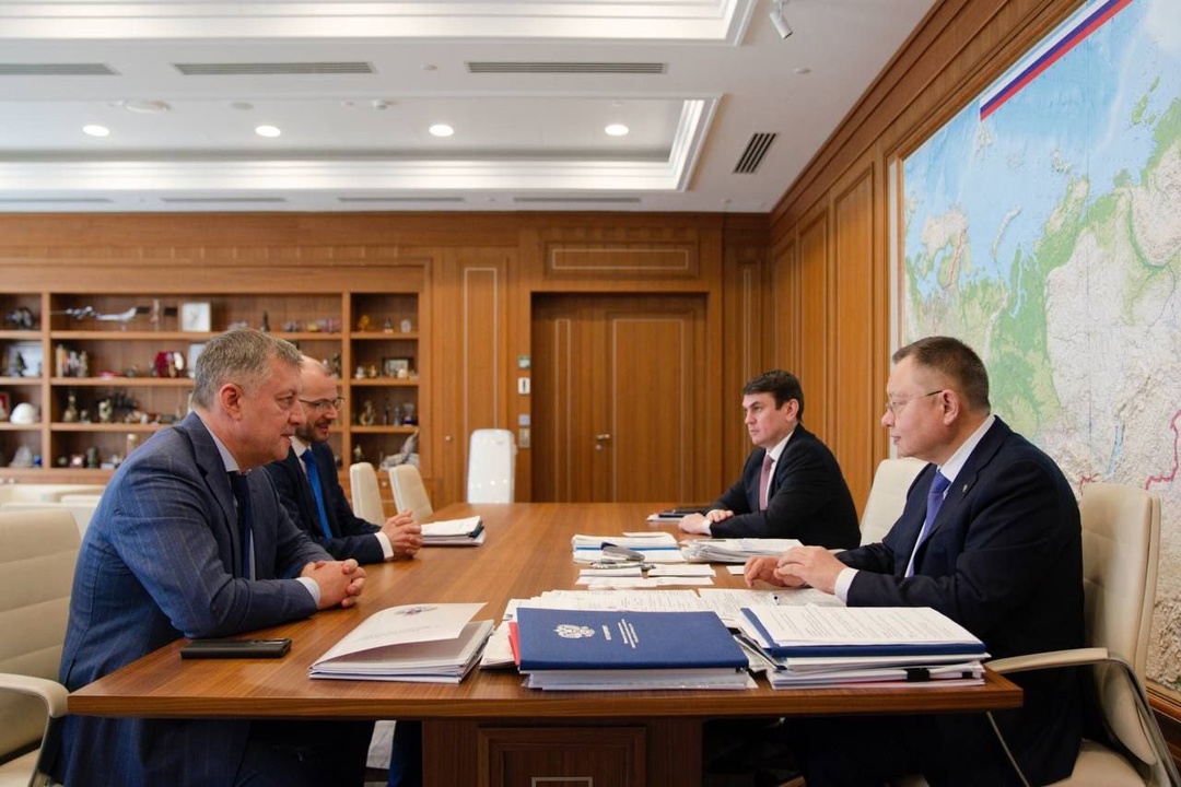 Глава Минстроя России Ирек Файзуллин провел рабочую встречу с Губернатором Иркутской области Игорем Кобзевым