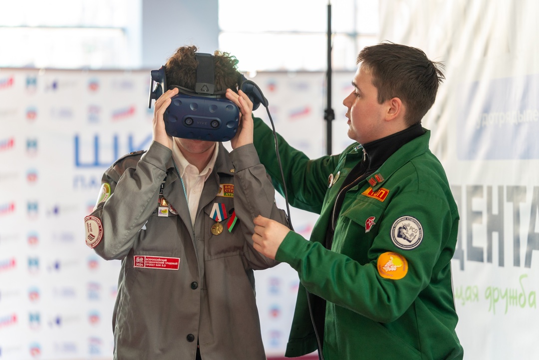 Отрядная дружба и общий результат: студенты России и Беларуси работают на транспорте вместе