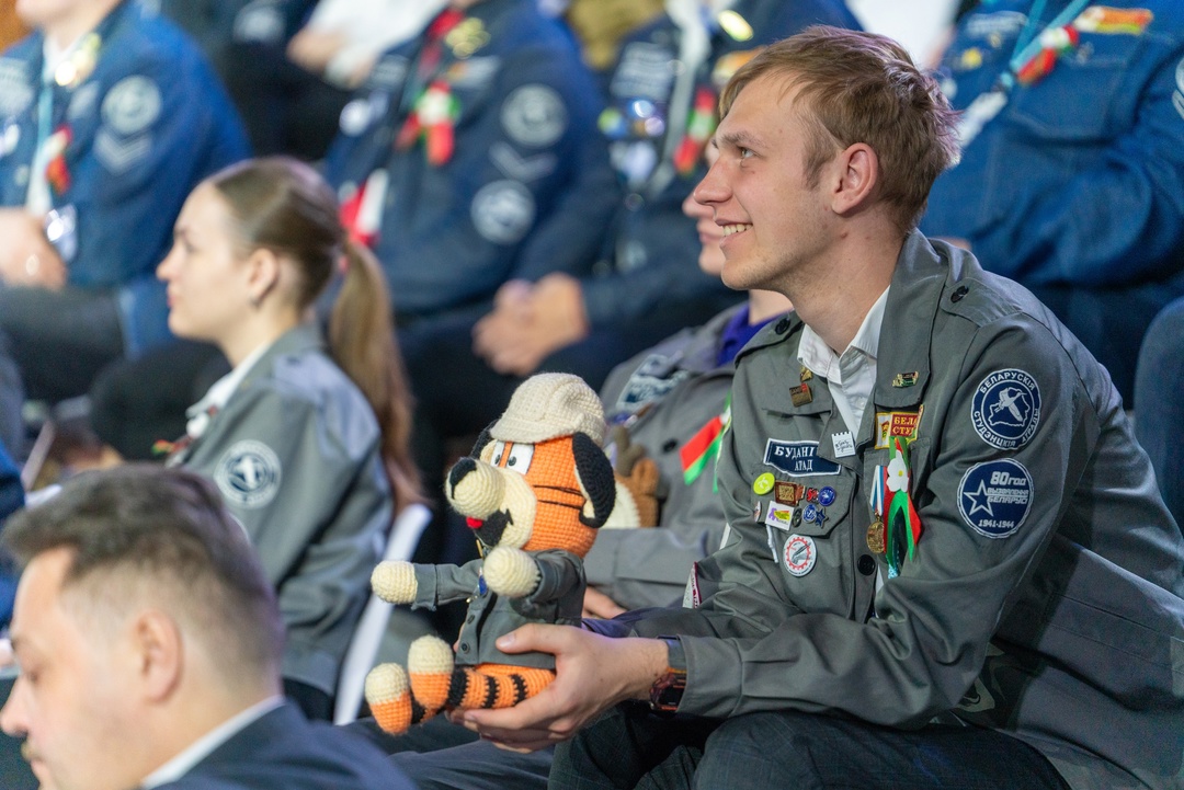 Отрядная дружба и общий результат: студенты России и Беларуси работают на транспорте вместе