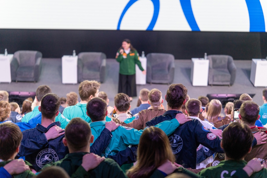 Отрядная дружба и общий результат: студенты России и Беларуси работают на транспорте вместе