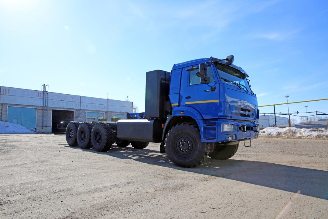 На базе серийного КАМАЗ-43118 создано новое спецшасси