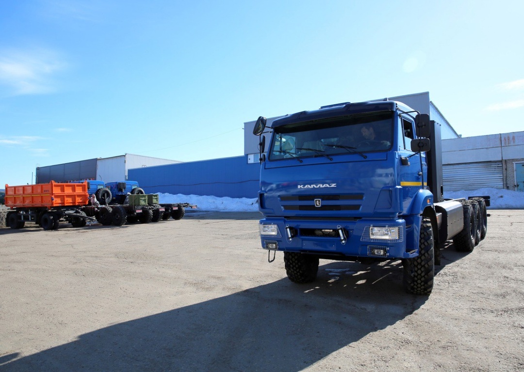 На базе серийного КАМАЗ-43118 создано новое спецшасси