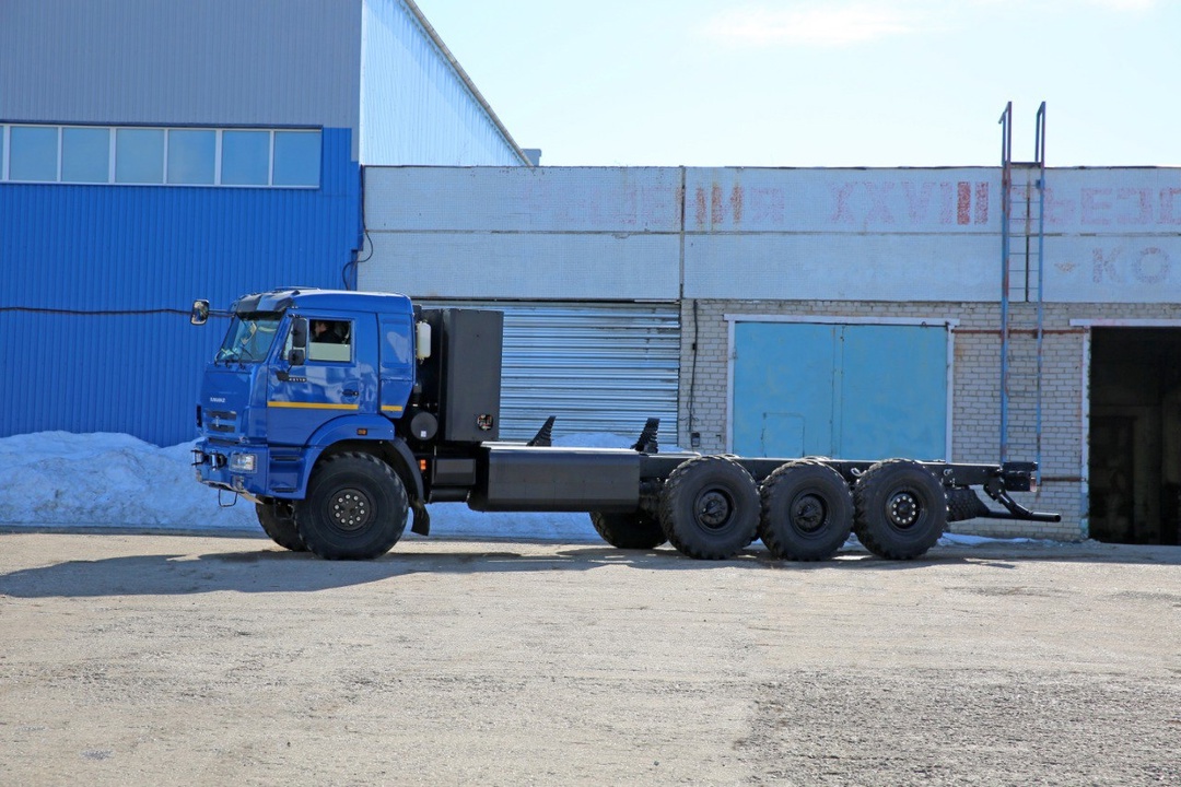 На базе серийного КАМАЗ-43118 создано новое спецшасси
