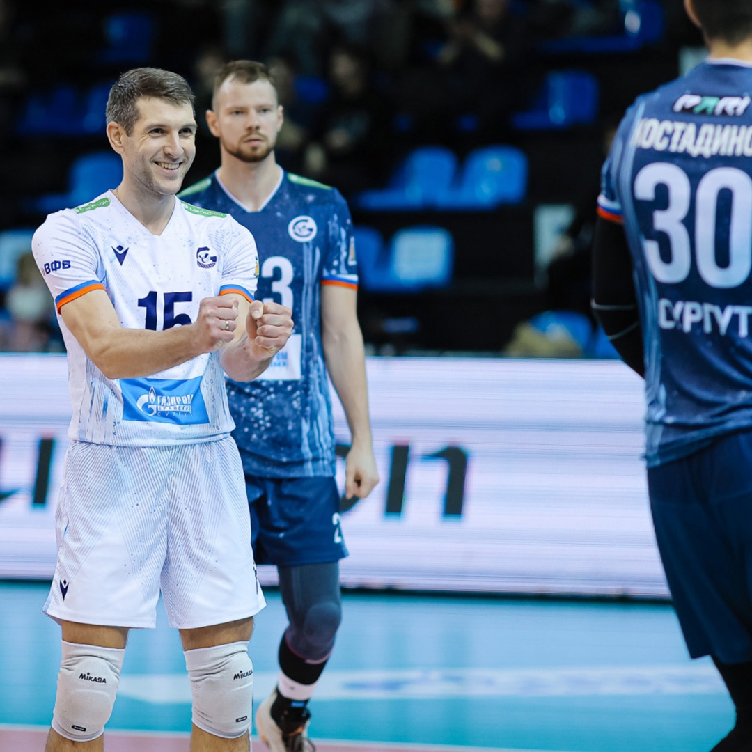 Волейбол иногда называют шахматами с мячом: напряженный, но интеллигентный вид спорта, который не предполагает контакта противников. Сетка четко держит границу…