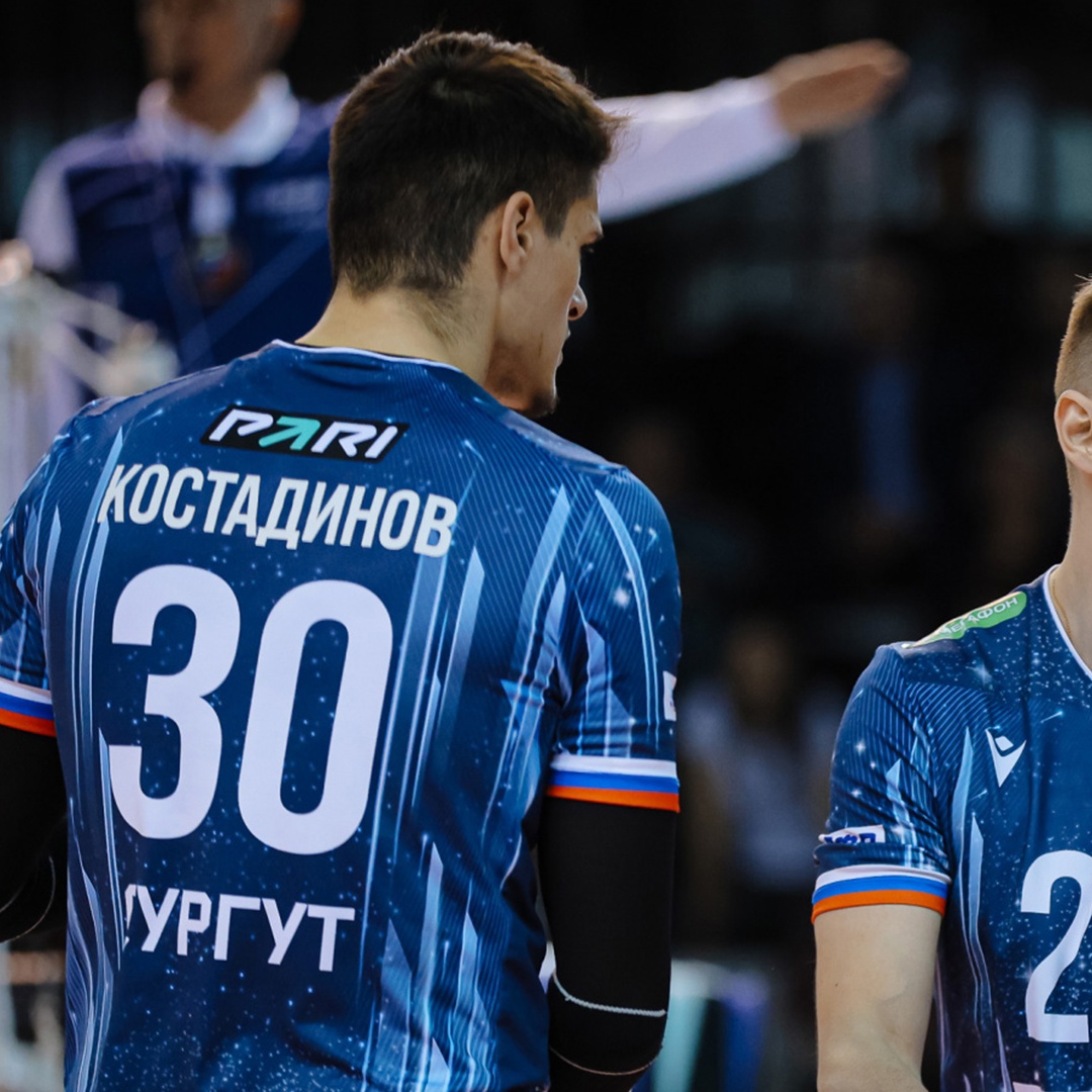 Волейбол иногда называют шахматами с мячом: напряженный, но интеллигентный вид спорта, который не предполагает контакта противников. Сетка четко держит границу…