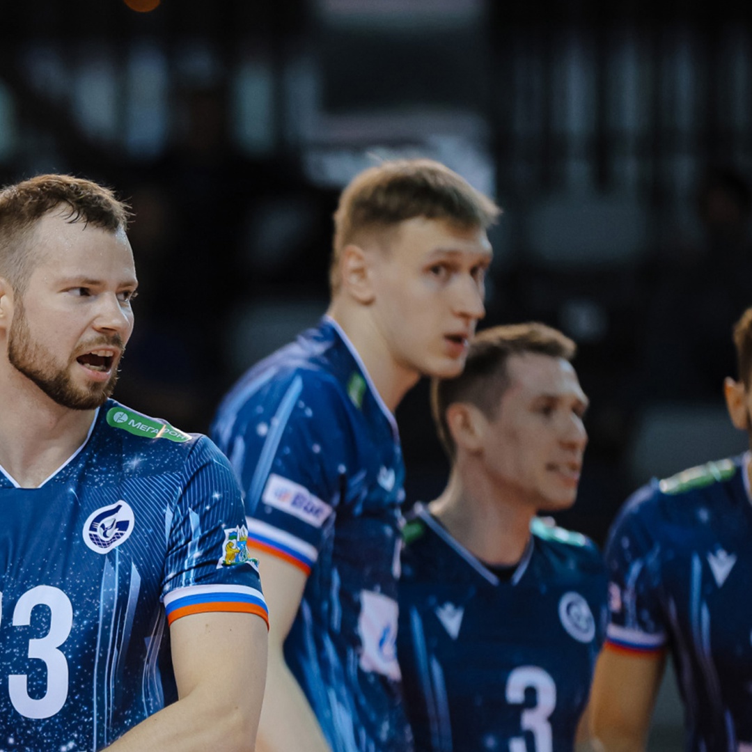 Волейбол иногда называют шахматами с мячом: напряженный, но интеллигентный вид спорта, который не предполагает контакта противников. Сетка четко держит границу…