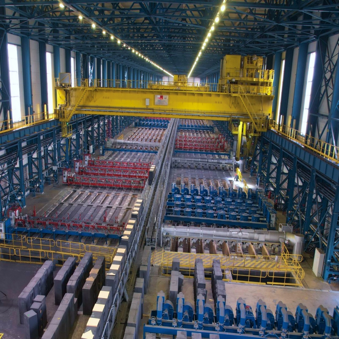 Тайшетской анодной фабрике – 5 лет. 13 апреля 2020 года на предприятии была выпущена первая партия обожженных анодов.