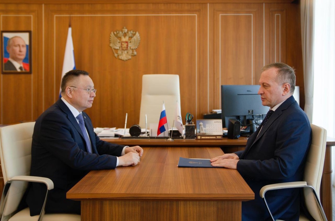 Глава Минстроя России Ирек Файзуллин провел рабочую встречу с заместителем руководителя Казначейства России Эли Исаевым