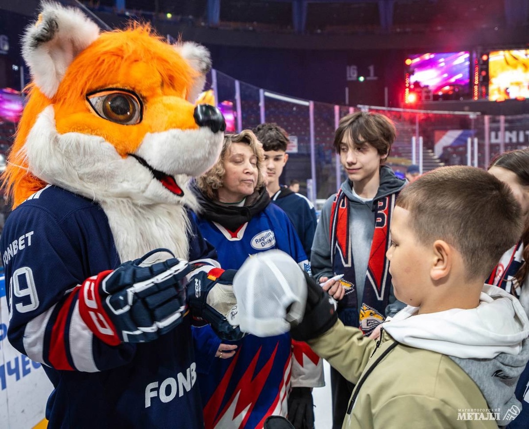А ВЫ ТАМ БЫЛИ? Катались, обнимались, делали добрые дела - вот как «Металлург» попрощался с сезоном.