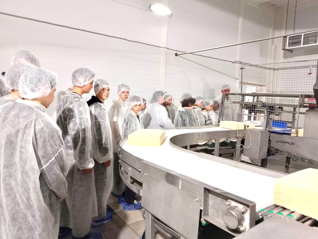 На этой неделе наш завод в селе Кошки принял необычных гостей — учеников 7Г класса Кошкинской школы.