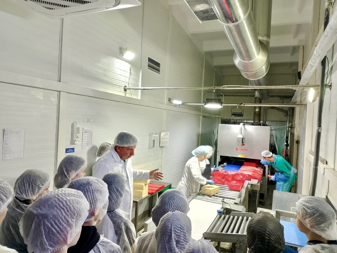 На этой неделе наш завод в селе Кошки принял необычных гостей — учеников 7Г класса Кошкинской школы.