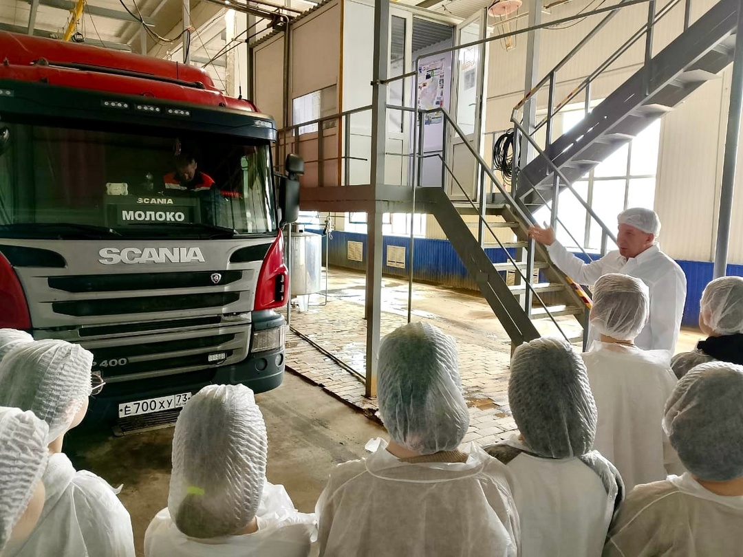 На этой неделе наш завод в селе Кошки принял необычных гостей — учеников 7Г класса Кошкинской школы.