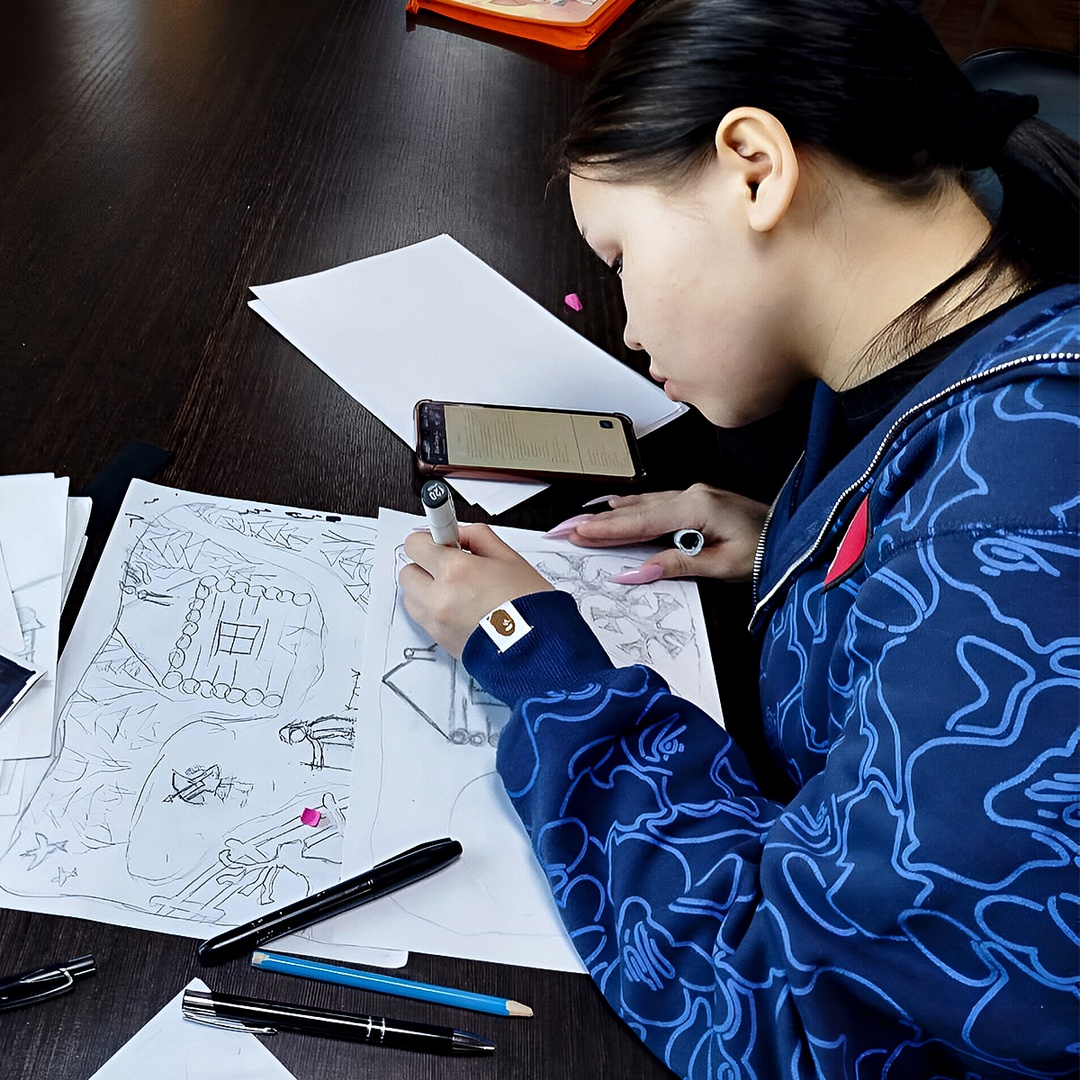 Когда зажигают лампу – начинается сказка. Так оживают теневые книги, которые «читают» при помощи света