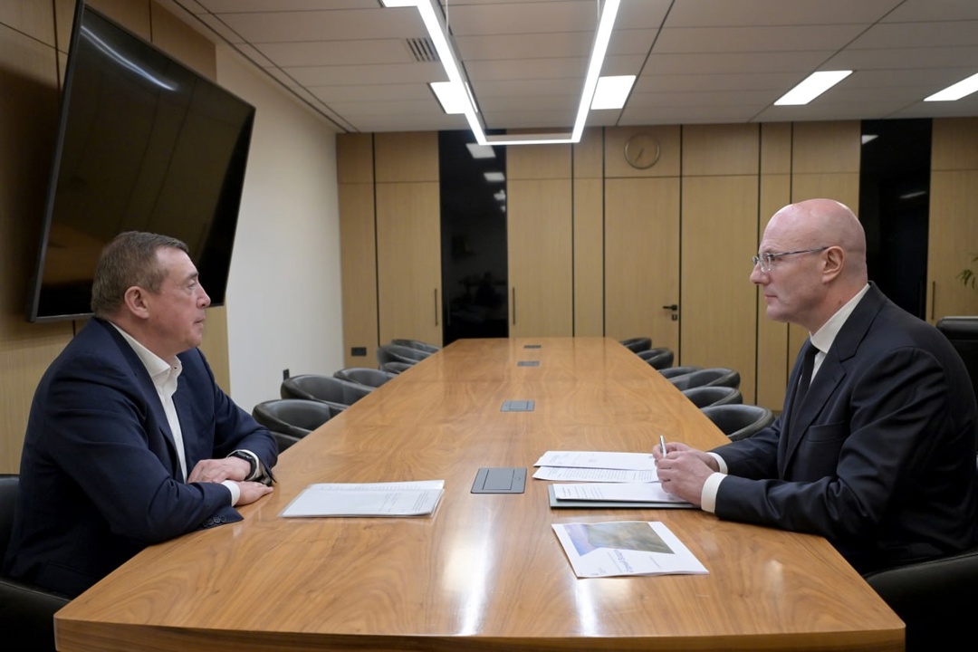 Дмитрий Чернышенко провел рабочую встречу с губернатором Сахалинской области Валерием Лимаренко