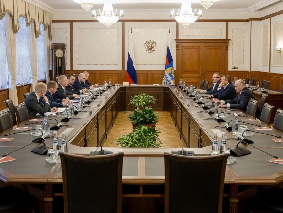 Строительство и реконструкцию портовой инфраструктуры на Сахалине обсудила команда Минтранса с губернатором Сахалинской области Валерием Лимаренко