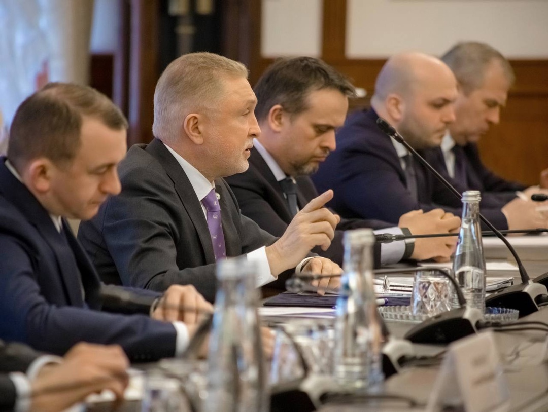 Строительство и реконструкцию портовой инфраструктуры на Сахалине обсудила команда Минтранса с губернатором Сахалинской области Валерием Лимаренко