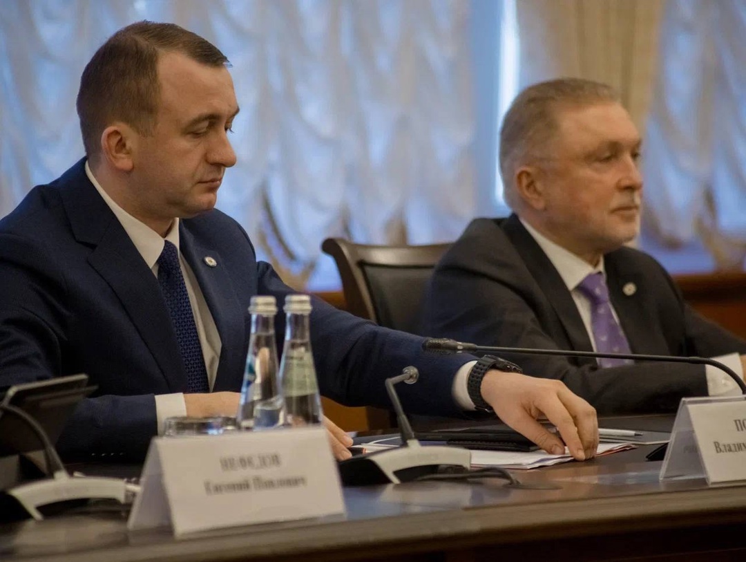 Строительство и реконструкцию портовой инфраструктуры на Сахалине обсудила команда Минтранса с губернатором Сахалинской области Валерием Лимаренко