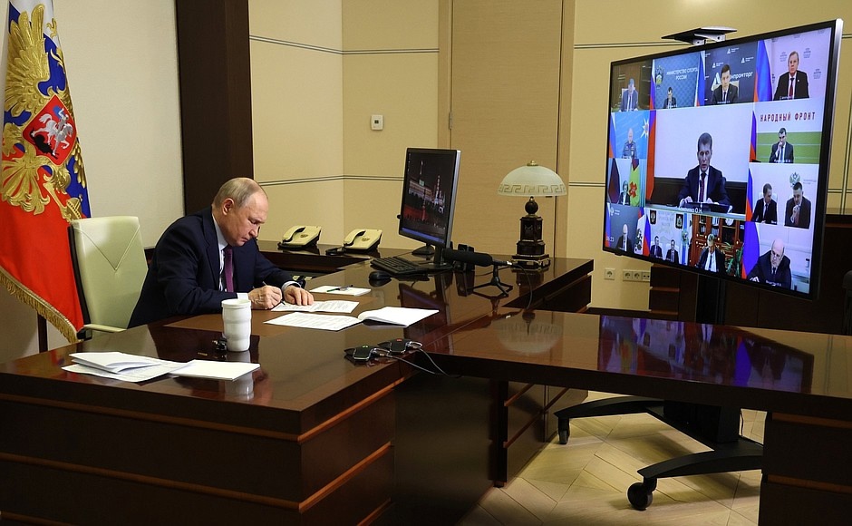 Тетрапак не нужен! Дайте МолоПак! Президент России Владимир Путин в режиме видеоконференции дал старт работе нового цеха по выпуску упаковки для длительного…