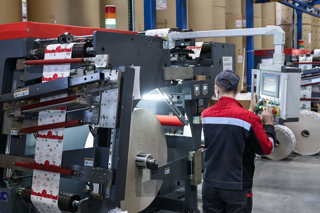 Тетрапак не нужен! Дайте МолоПак! Президент России Владимир Путин в режиме видеоконференции дал старт работе нового цеха по выпуску упаковки для длительного…