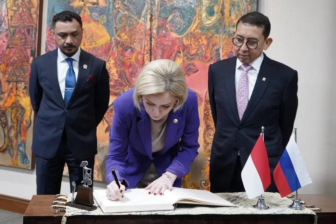 Ольга Любимова посетила с рабочим визитом Джакарту, где встретилась с министром культуры Индонезии Фадли Зоном