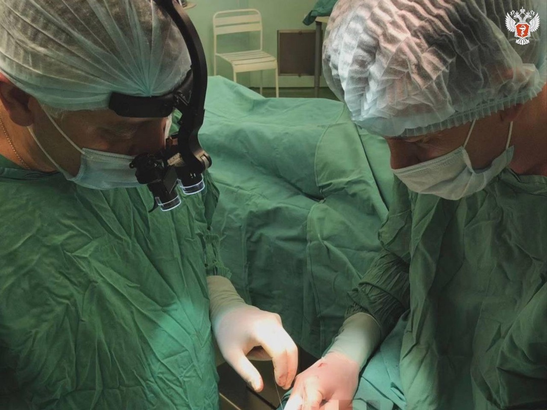 Подмосковные врачи спасли подростка-«зацепера», задевшего высоковольтный провод