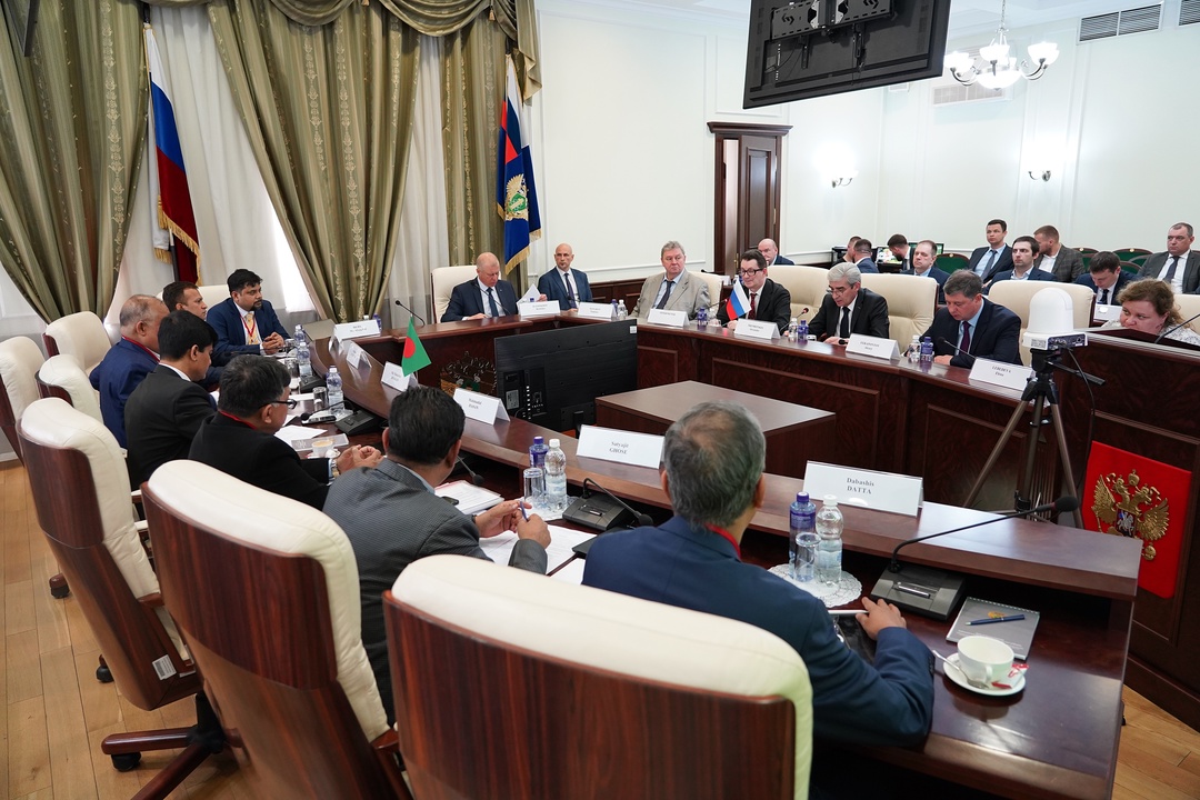 #международное_сотрудничество В Ростехнадзоре состоялась встреча Руководителя Службы Александра Трембицкого с делегацией Народной Республики Бангладеш во главе…