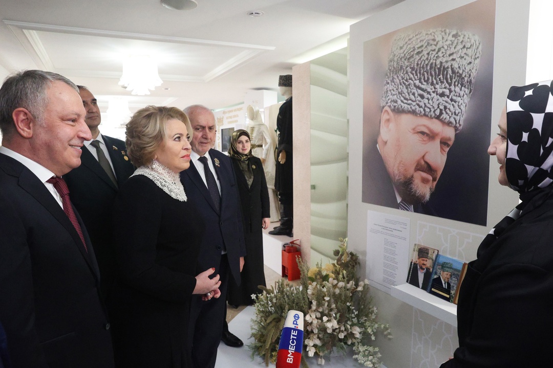 Председатель Совета Федерации Валентина Матвиенко обсудила с председателем Парламента Чеченской Республики Шаидом Жамалдаевым перспективы…