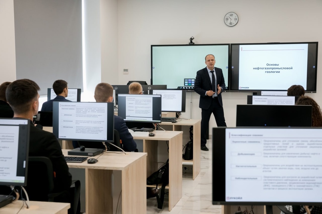 Дмитрий Чернышенко поздравил коллектив Российского государственного университета нефти и газа имени И.М.Губкина с 95-летием