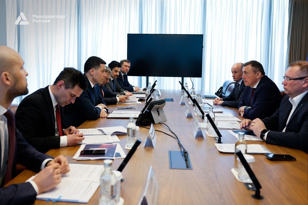 Глава Минпромторга России Антон Алиханов и губернатор Сахалинской области Валерий Лимаренко обсудили ключевые направления промышленности региона