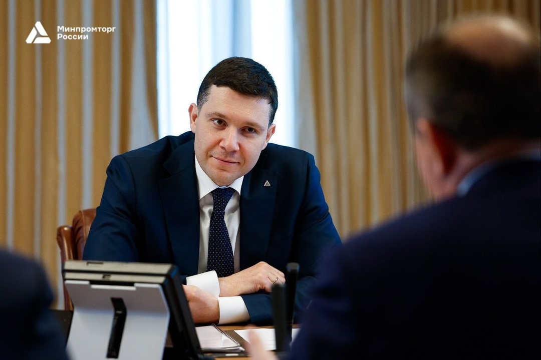 Глава Минпромторга России Антон Алиханов и губернатор Сахалинской области Валерий Лимаренко обсудили ключевые направления промышленности региона