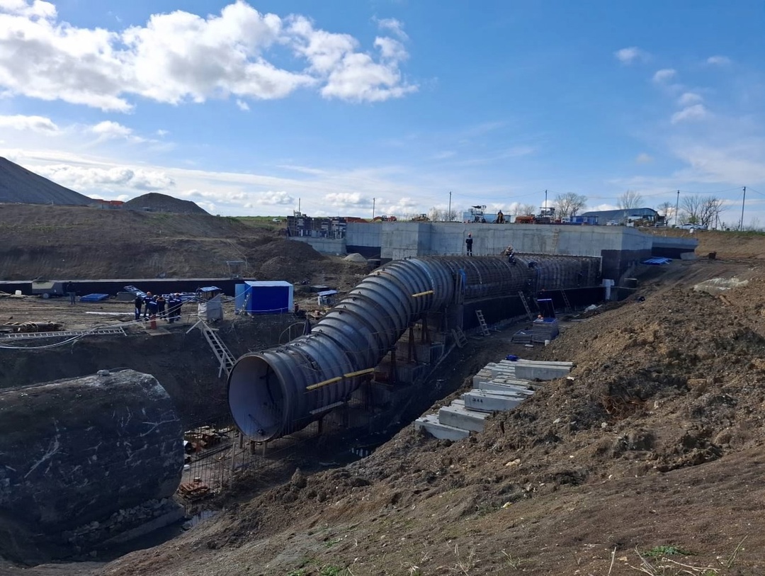 На Сенгилеевской ГЭС полным ходом идут работы по модернизации (а фактически - по строительству заново) гидроэлектростанции