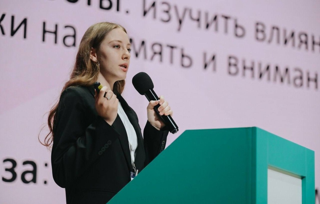 Школьники — науке XXI века Как работает гальванопластика, как сделать чат-бот для подготовки к ЕГЭ и как выглядел костюм Сююмбике. Эти и другие интересные…