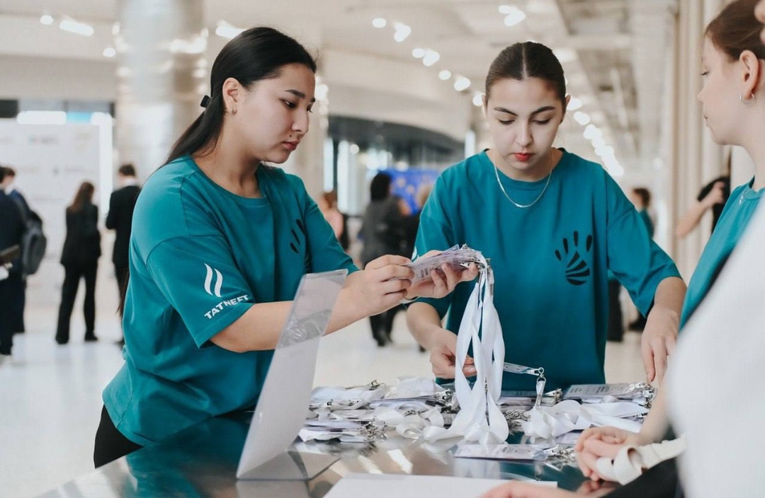 Школьники — науке XXI века Как работает гальванопластика, как сделать чат-бот для подготовки к ЕГЭ и как выглядел костюм Сююмбике. Эти и другие интересные…