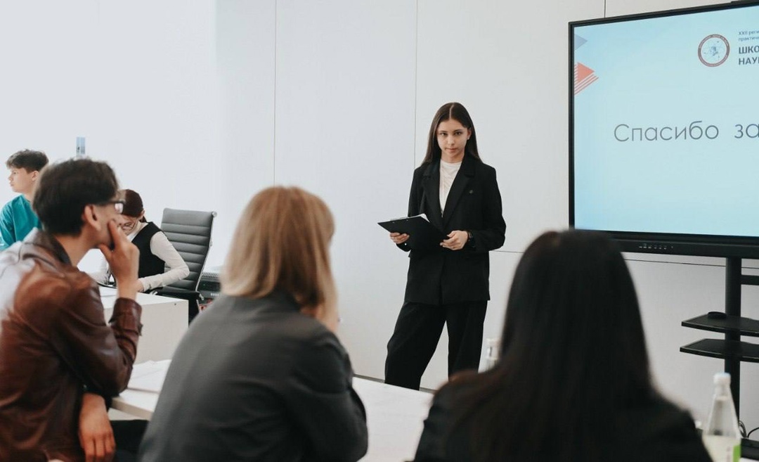 Школьники — науке XXI века Как работает гальванопластика, как сделать чат-бот для подготовки к ЕГЭ и как выглядел костюм Сююмбике. Эти и другие интересные…