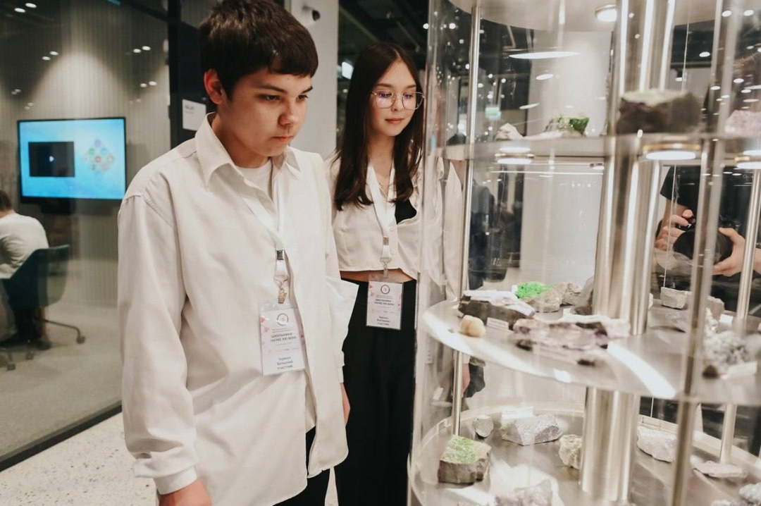 Школьники — науке XXI века Как работает гальванопластика, как сделать чат-бот для подготовки к ЕГЭ и как выглядел костюм Сююмбике. Эти и другие интересные…