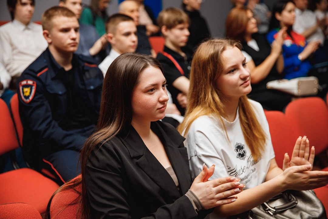 95 лет – целая эпоха! Сегодня мы поздравили с юбилеем педагогов и студентов Кузнецкого металлургического техникума. Ему исполнилось 95 лет.