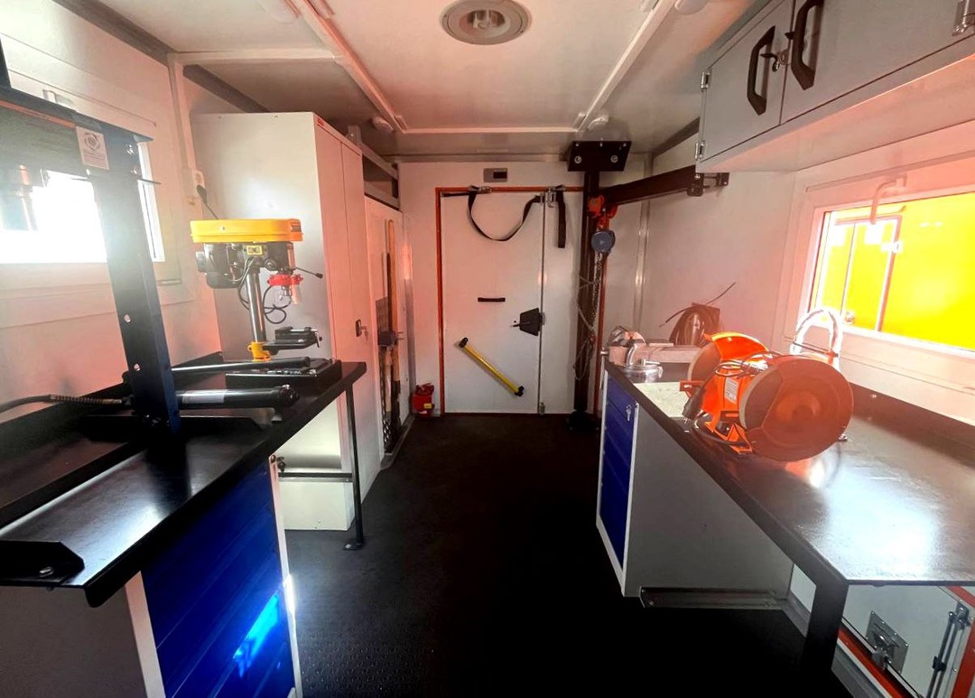 Три передвижные мастерские КАМАЗ отправились в Старый Оскол