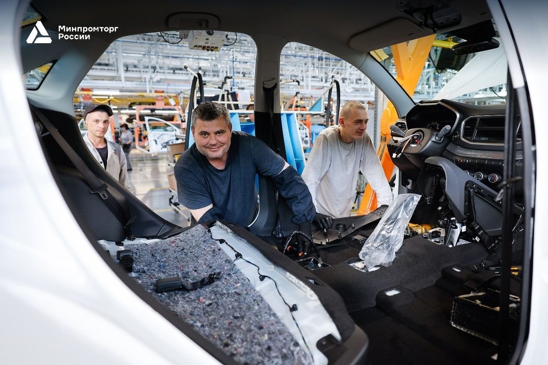 ️ Антон Алиханов принял участие в запуске промпроизводства новой модели LADA Iskra