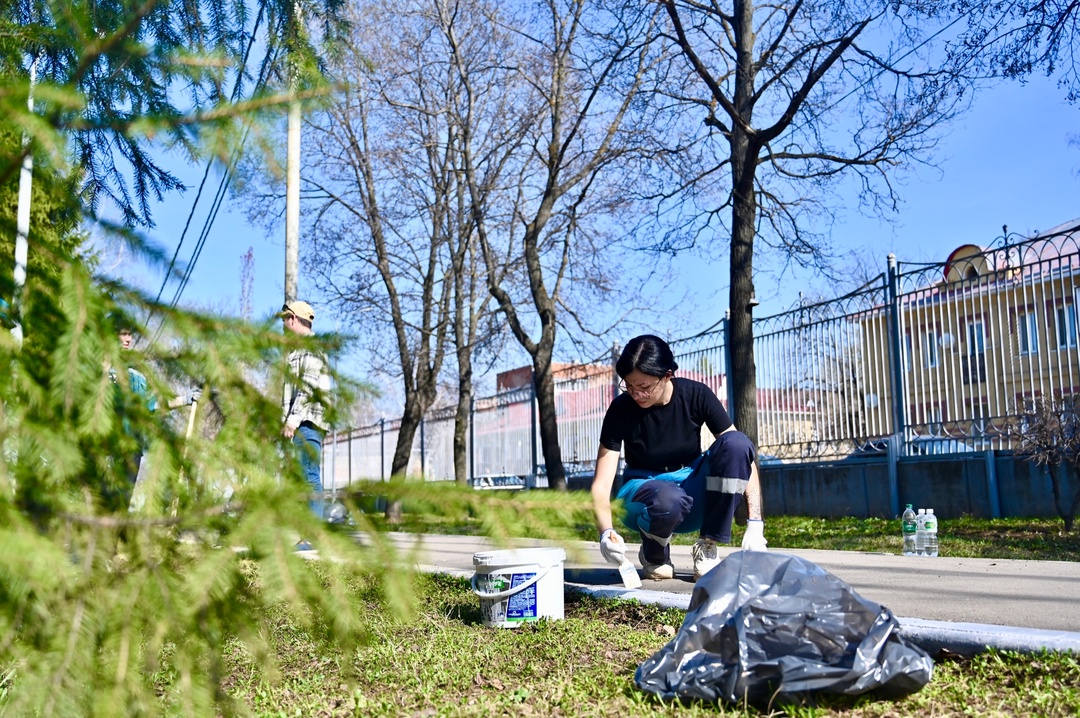 «Татнефть» делает чисто Сегодня в прекрасное апрельское утро тысячи работников «Татнефти» приняли участие в субботнике