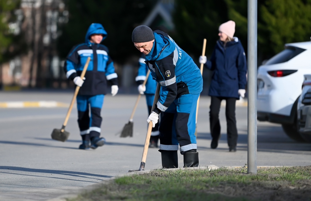 «Татнефть» делает чисто Сегодня в прекрасное апрельское утро тысячи работников «Татнефти» приняли участие в субботнике
