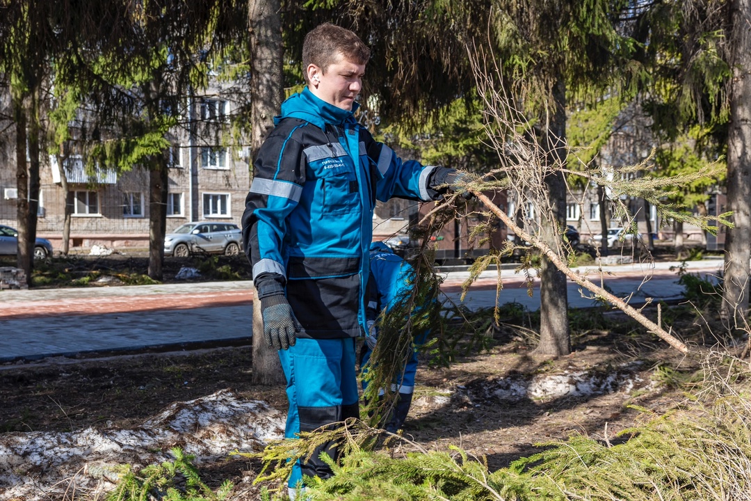«Татнефть» делает чисто Сегодня в прекрасное апрельское утро тысячи работников «Татнефти» приняли участие в субботнике