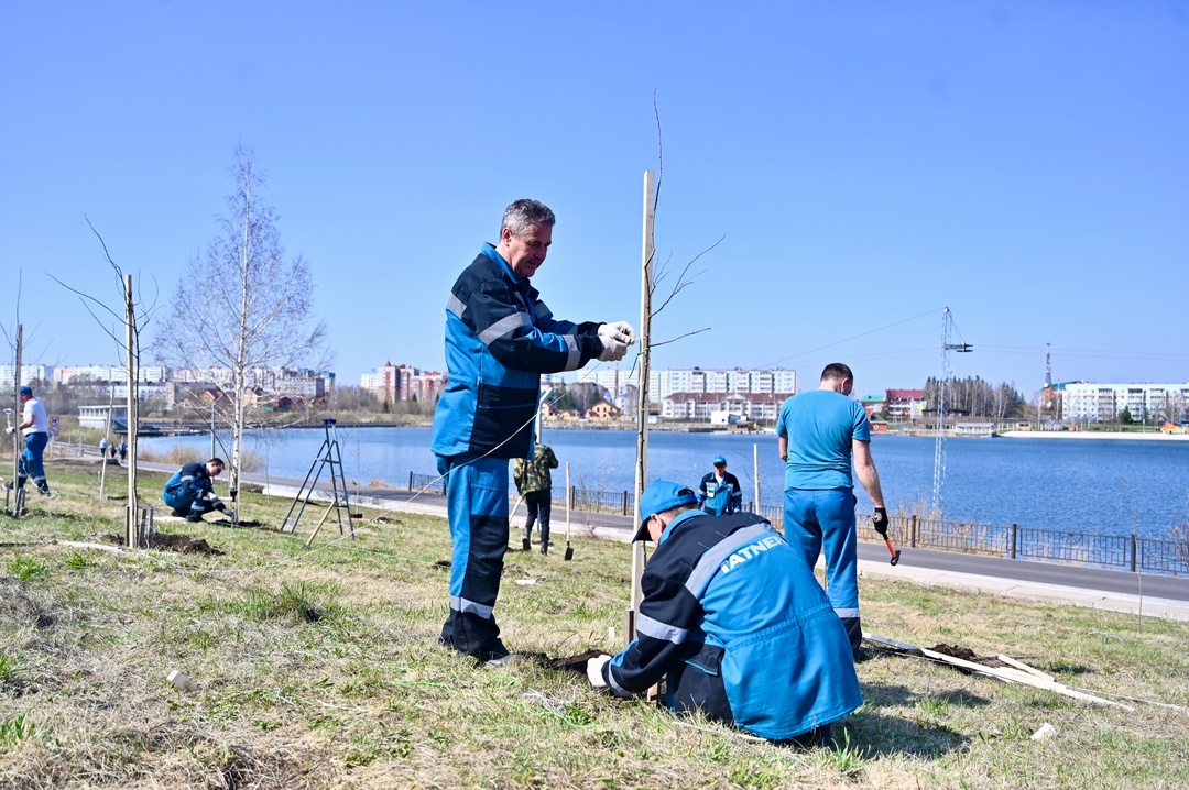 «Татнефть» делает чисто Сегодня в прекрасное апрельское утро тысячи работников «Татнефти» приняли участие в субботнике