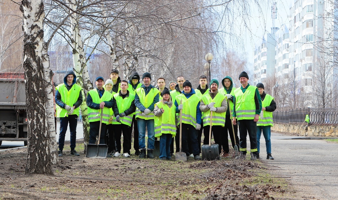 «Татнефть» делает чисто Сегодня в прекрасное апрельское утро тысячи работников «Татнефти» приняли участие в субботнике