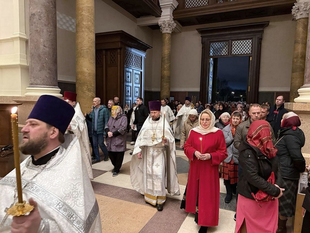 Председатель Совета Федерации Валентина Матвиенко принимает участие в пасхальном богослужении в соборе Сошествия Святого Духа на Апостолов в Приморском районе…