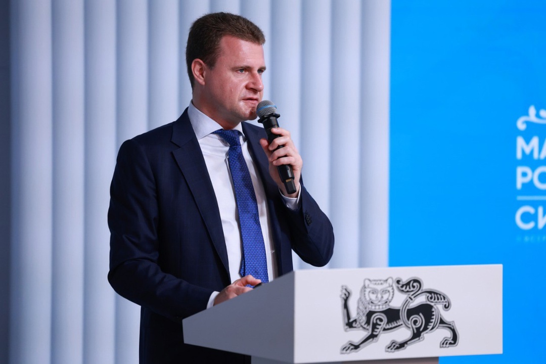 Глава Минвостокразвития Алексей Чекунков принял участие во всероссийском муниципальном форуме «Малая родина – сила России», который проходит в Национальном…